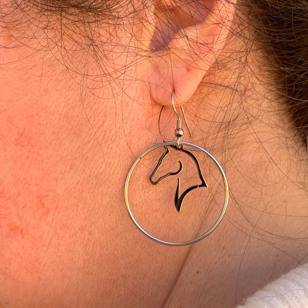 Round hoop horse earring